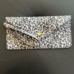 Betsey Johnson Black Gray White Leopard Heart Envelope Wristlet Like New